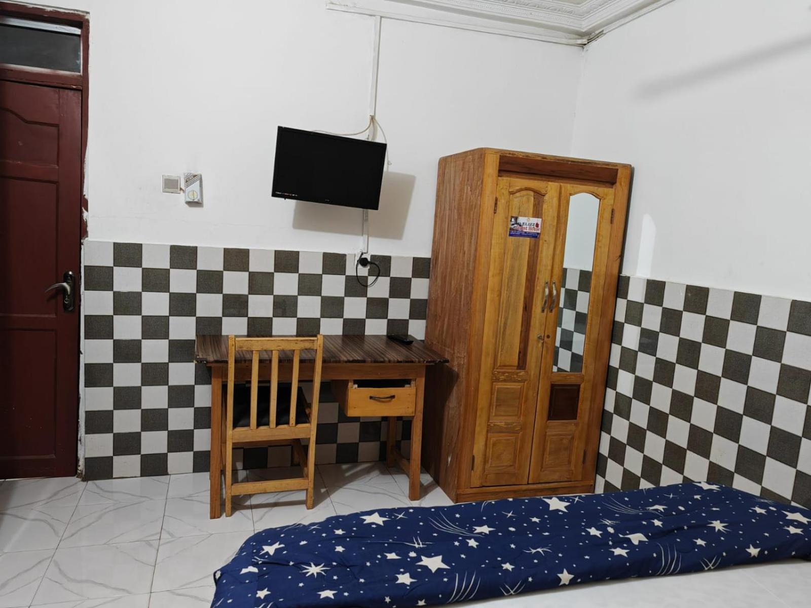 Elizz Guest House Janman Exterior photo